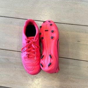 Nike tempo girls soccer cleats (size 4.5)